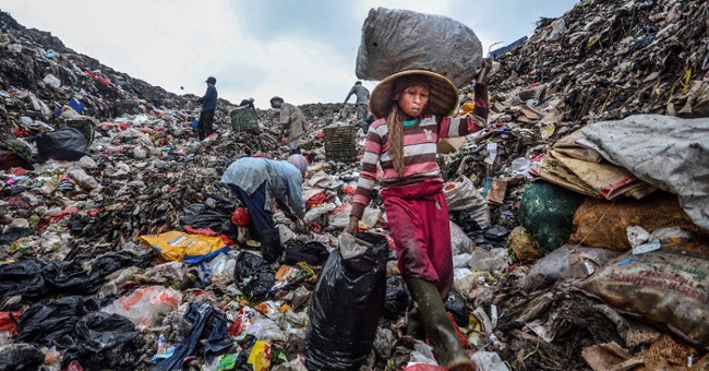 Inside the 'garbage mountain' feed 5,000 poor Indonesian people