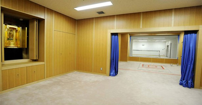 Inside the prison-hanging room in Japan