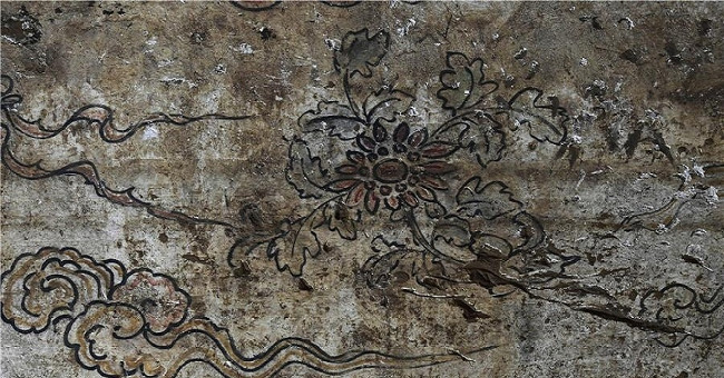 Inside the tomb, the grandson of Chu Nguyen Chuong Emperor