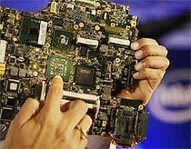 Intel chipset turns PC into a phone