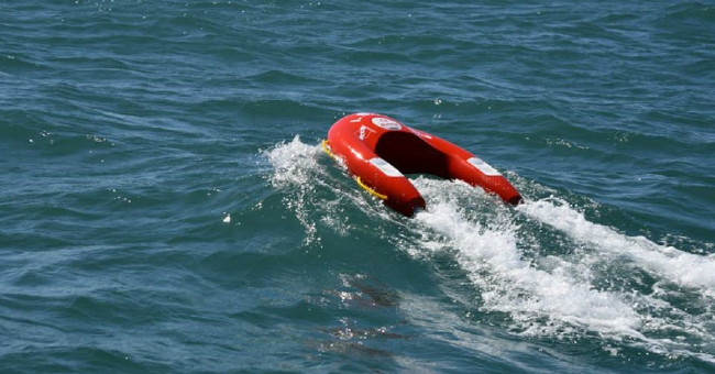 Intelligent buoyant firefighters can swim themselves to the location of the victim