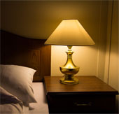 Intelligent light bulbs help you sleep on time