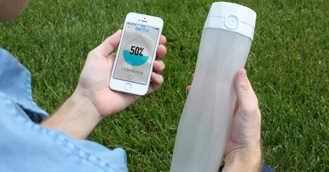 Intelligent water bottles, innovative products of the Vietnamese