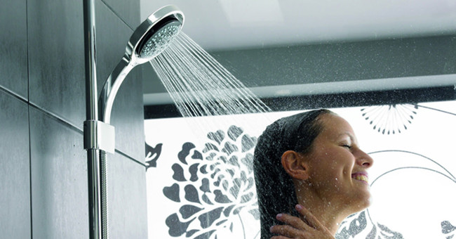 Is it better to shower in the evening or in the morning?