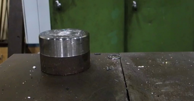 Is it possible to double a sheet of paper 7 times in a row without using a hydraulic compressor?