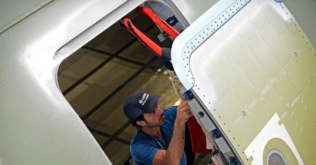 Is it possible to open the plane when flying?