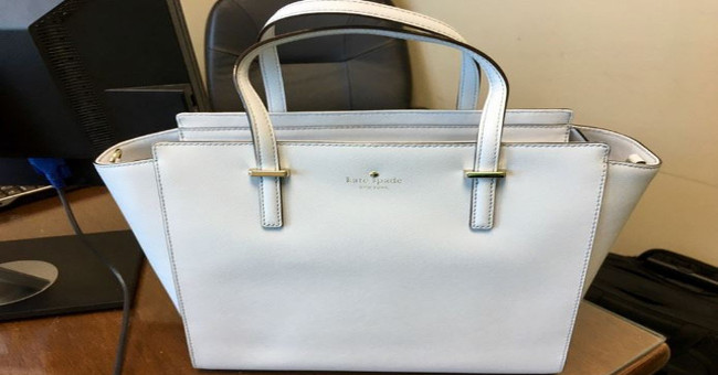 Is this bag white or blue?