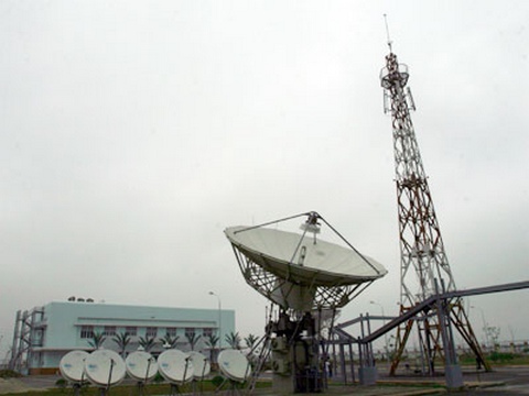 Is Vinasat-1 safe from storms?