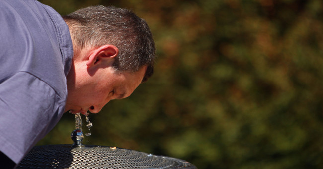 It turns the air into clean water by solar energy
