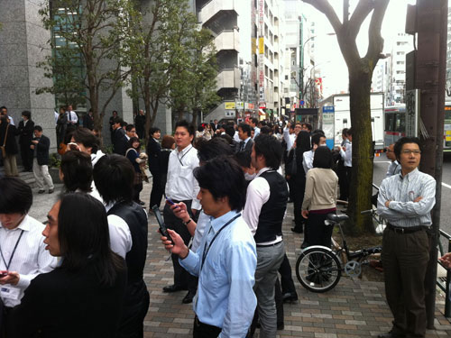 Japan earthquake warning via mobile phone
