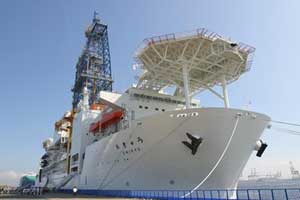 Japan explores near the center of the Earth