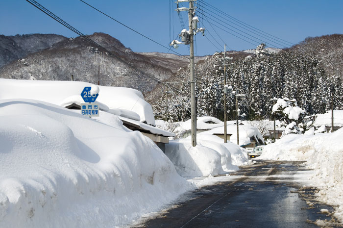 Japan faces heavy snowfall and snow storms