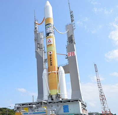 Japan launches missiles carrying the first commercial satellite