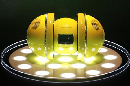 Japan: Robot dance to iPod music
