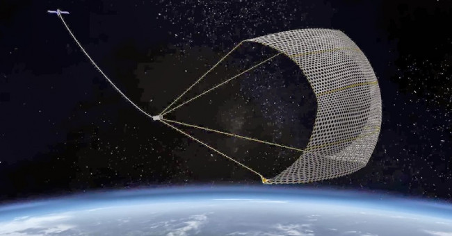 Japan set a net to clean up the unsuccessful space garbage