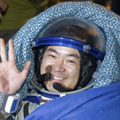 Japanese astronaut safely returns to earth