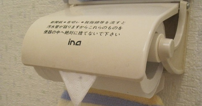 Japanese public toilets often have folded paper rolls like this, the reason is ...