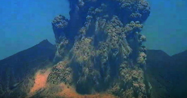 Japanese volcano suddenly sprayed smoke ash columns 3.5km high