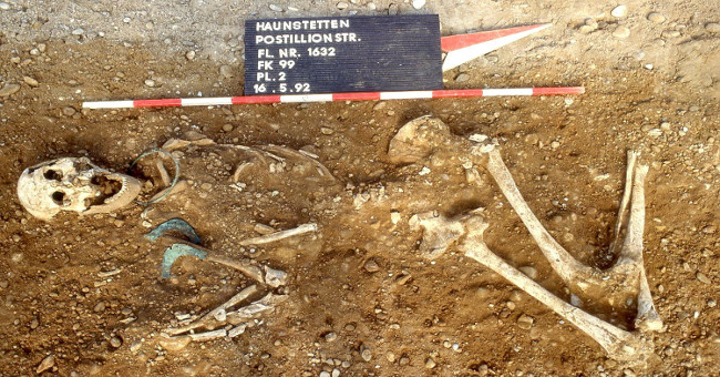 Journey to find her husband over hundreds of kilometers of ancient European women