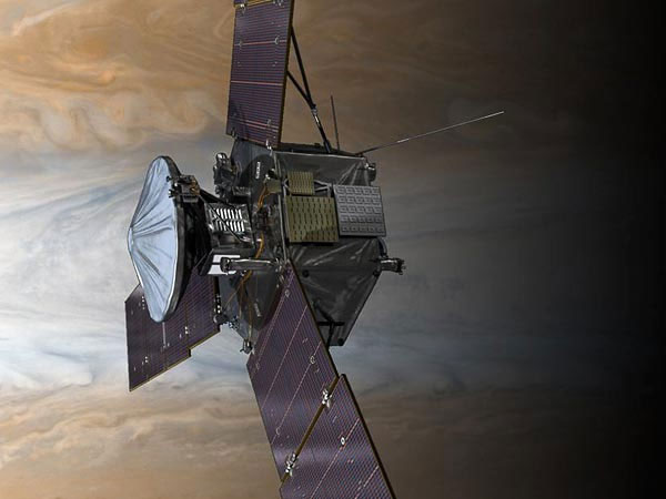 Juno spacecraft straightens Jupiter