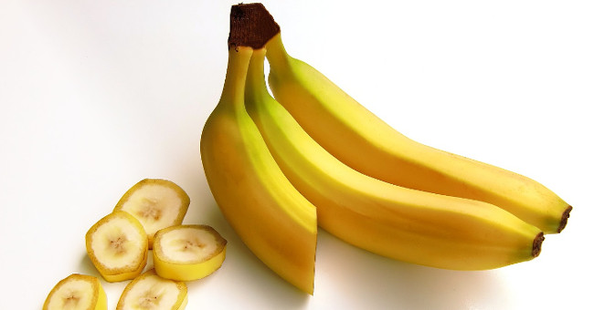 Just eat 3 bananas you will have 900 USD, the problem is you dare to eat?