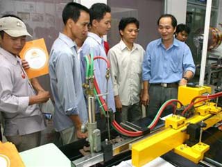 Kiet engineers and CNC machines