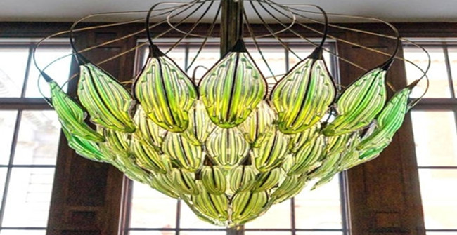 Lamp absorbs CO2 and releases oxygen as a green tree