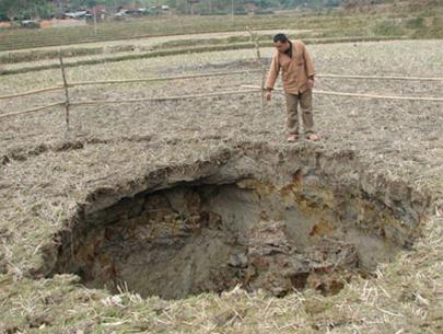 Land subsidence in Bac Kan