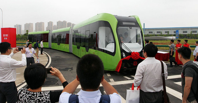 Launched unmanned trains, no rails in China