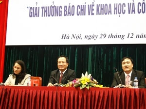 Launching the science and technology journalism award 2012