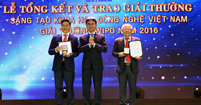 Lemongrass collection technology for the first time in Vietnam by 65-year-old scientist