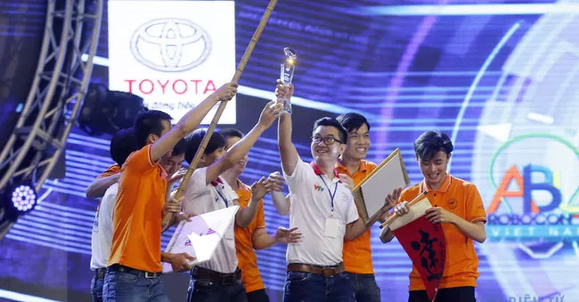 LH - FF crowned champion of Vietnam Robocon 2016 with a record victory