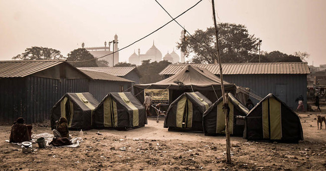 Lifeboat tent for millions of homeless people around the world