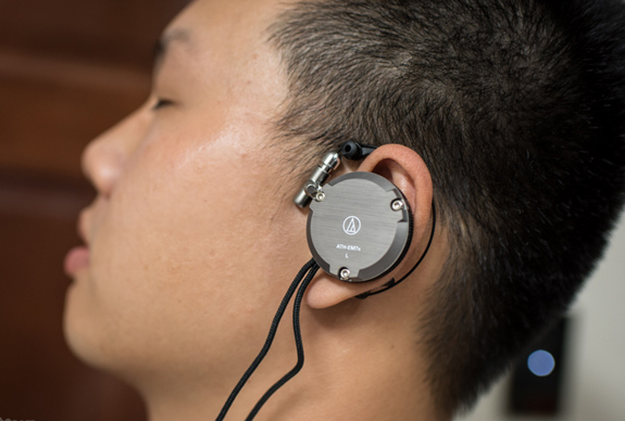 Listen to music at how much volume makes ears hurt, hearing loss?