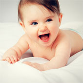 Little children look at relatives' faces, watch out for autism