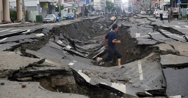 Looking back at the mysterious wave surface, more than 100 people died