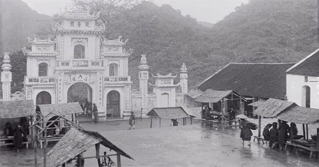 Looking back on the rare images of Perfume Pagoda in 1927