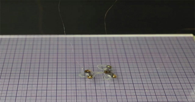 Making a tiny fly robot that can track every corner
