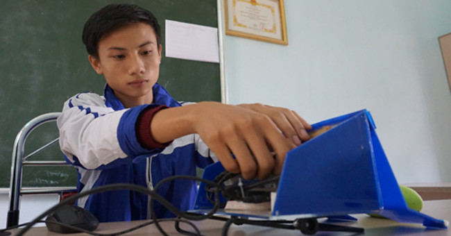 Male students invented sleep-resting machines for drivers