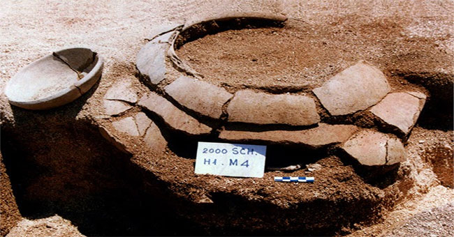 Many ancient tombs of 2,000 years were discovered on Ly Son island