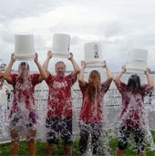 Many dangers from the game pour ice water on the head