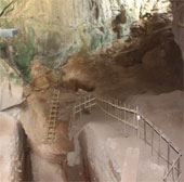 Many discoveries at the archaeological site of Con Moong cave