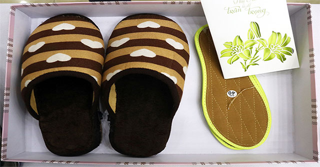 Massage slippers help reduce stress, stimulate memory created by students