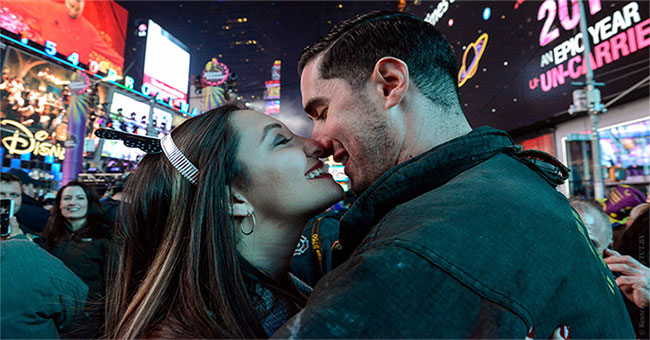 Meaning of the kiss in the eve of Western people