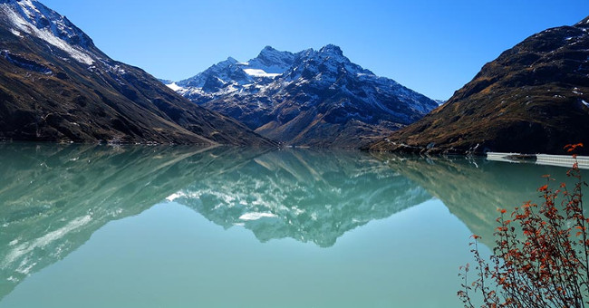 Melting ice releases toxins from the 20th century