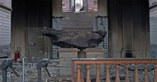 Meteors more than 5 tons intact after the big fire in the museum