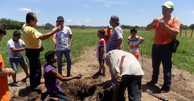 Mexico: The villagers of the fire because the gate to hell appears