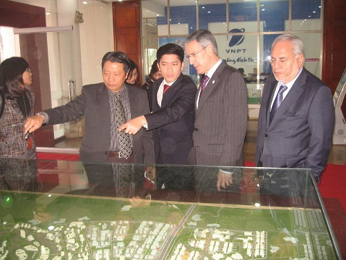 Mexico will help Vietnam develop small satellites