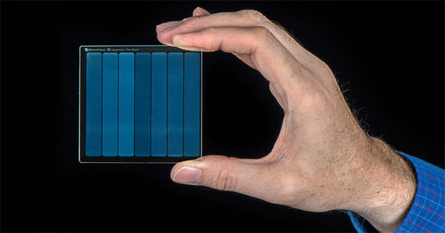 Microsoft successfully stores Superman film on a piece of glass