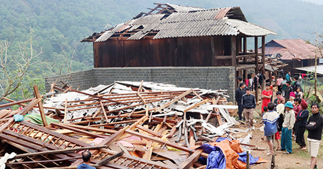 Moc Chau and Muong La whirlwinds, hail caused great damage to the property of the people